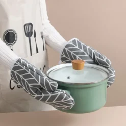 2Pcs Kitchen microwave insulation gloves thickened grid anti scald and heat resistant gloves high-temperature baking cotton and linen oven gloves