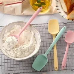 6pcs, Large and Small Silicone Spatulas, Oil Brush, and Long Macaron Spatula - Essential Baking Supplies for Cakes, Cheese, and More