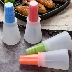 Portable Silicone Oil Bottle With Brush Grill Oil Brushes Pastry Plastic Kitchen Oil Bottle Outdoor Baking BBQ Brush