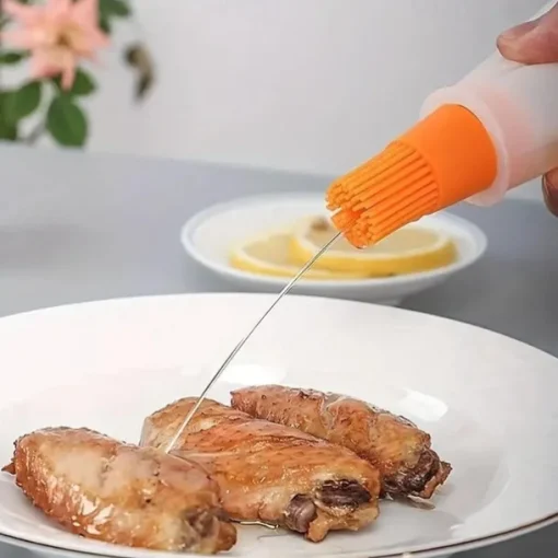 Portable Silicone Oil Bottle With Brush Grill Oil Brushes Pastry Plastic Kitchen Oil Bottle Outdoor Baking BBQ Brush