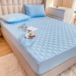 Queen Full King Protective Bed Cover Waterproof Mattress Protector Quilted Fitted Mattress Pad Bed Protector Elastic Band Suitable for All Seasons,Embossed Design,360°Coverage,Deep Pocket