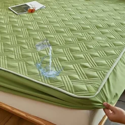 Queen Full King Protective Bed Cover Waterproof Mattress Protector Quilted Fitted Mattress Pad Bed Protector Mattress Cover with Elastic Band Thickened Urine-Proof