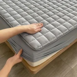 Queen Full King Protective Bed Cover Waterproof Mattress Protector Quilted Fitted Mattress Pad Bed Protector Protective Mattress Cover Soft Comfortable