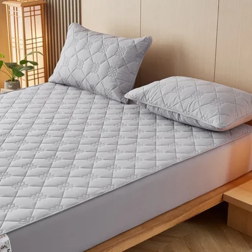 Queen Full King Protective Bed Cover Waterproof Mattress Protector Quilted Fitted Sheet Mattress Pad 360°All-Package Bed Protector Mattress Cover Anti-Slip Breathable Cool Skin-Friendly