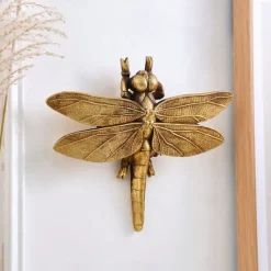 Resin Gold Bee/Dragonfly Home Decor Craft, Wall Hanging Insect Lovers' Collectible, Handcrafted Photo Frame, Insect Decoration Accessory for Family Parties and Insect Exhibits
