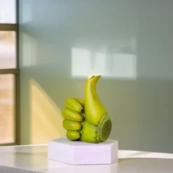 Resin Thumbs Up Ornament, Banana-Inspired Handicraft Statue, Inspirational Gesture Decor for Home Office, Desktop Display Figurine