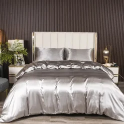 Silk Duvet Cover Set Luxurious, Ultra-Soft, and Breathable Bedding for Ultimate Comfort. Crafted from 100% Mulberry Silk for a Smooth, Skin-Friendly Feel Natural Temperature Regulation
