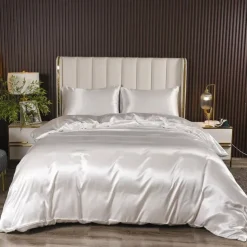 Silk Duvet Cover Set Luxurious, Ultra-Soft, and Breathable Bedding for Ultimate Comfort. Crafted from 100% Mulberry Silk for a Smooth, Skin-Friendly Feel Natural Temperature Regulation