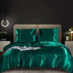 Silk Duvet Cover Set Luxurious, Ultra-Soft, and Breathable Bedding for Ultimate Comfort. Crafted from 100% Mulberry Silk for a Smooth, Skin-Friendly Feel Natural Temperature Regulation