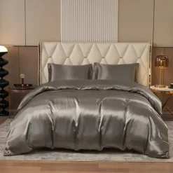 Silk Duvet Cover Set Luxurious, Ultra-Soft, and Breathable Bedding for Ultimate Comfort. Crafted from 100% Mulberry Silk for a Smooth, Skin-Friendly Feel Natural Temperature Regulation