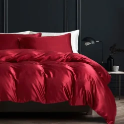 Silk Duvet Cover Set Luxurious, Ultra-Soft, and Breathable Bedding for Ultimate Comfort. Crafted from 100% Mulberry Silk for a Smooth, Skin-Friendly Feel Natural Temperature Regulation