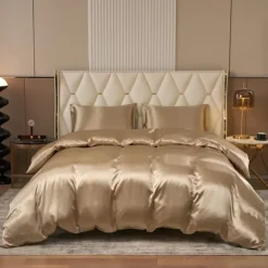 Silk Duvet Cover Set Luxurious, Ultra-Soft, and Breathable Bedding for Ultimate Comfort. Crafted from 100% Mulberry Silk for a Smooth, Skin-Friendly Feel Natural Temperature Regulation