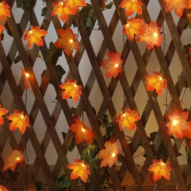 Solar Powered Artificial Maple Leaf Garland String Lights 6.5m 30LEDs Thanksgiving Halloween Autumn Leaves Decoration Outdoor Indoor Garden Patio Fireplace for Holiday Atmosphere Lighting