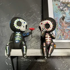 Sugar Skull Couple Statue Sugar Skull Figurine Resin Crafts Cute Statue Skull Resin Skull Statue Home Decor Adorable Skull Sculpture Memorial Statue
