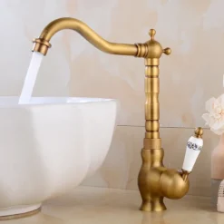 Traditional Kitchen Sink Mixer Faucet with Cold and Hot Hose, Vessel Taps Single Handle