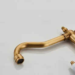 Twin Lever Traditional Kitchen Sink Mixer Taps, Dual Lever Cold and Hot Faucet Deck Mounted, 360° Swivel Spout Sink Tap with 2 Ceramic Handles, Antique Brass Classic Double Handle for Kitchen Bathroom