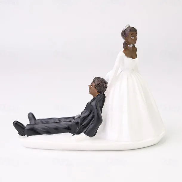 Valentine's Gift Wedding Resin Cake Topper Fashion Cake Topper Dolls Bride and Groom Resin Figurines Ornament Wedding Decor 13*10CM