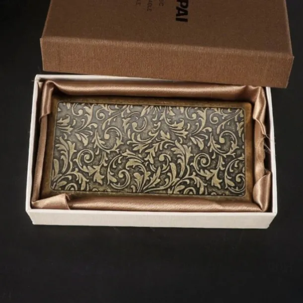 Vintage Cigarette Case, Holds 20 Cigarettes, Lightweight and Portable, Double-Sided with Multiple Patterns, Accessory