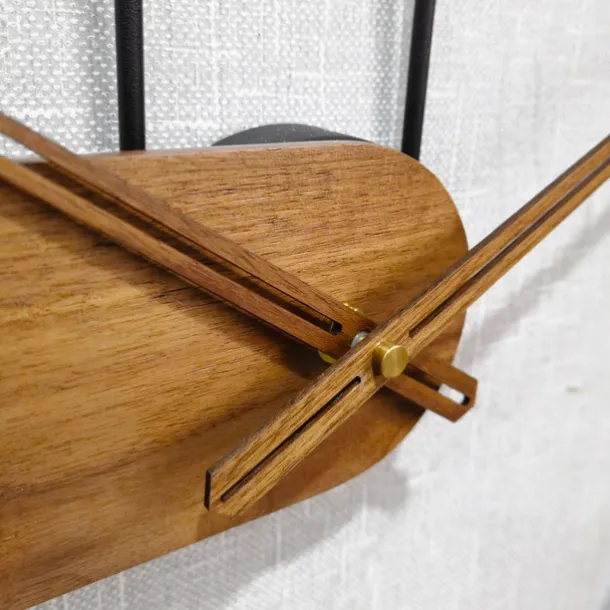 Wall Clock Metal Walnut Pointer Retro Simple Creative Light Luxury Nordic Wall Clock Home Kitchen Office Classroom School 53 60 cm