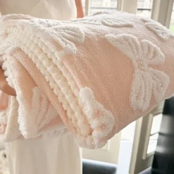 Winter Thickened Blanket Ultra-Soft and Warm Fleece Perfect for Cold Weather Cozy and Comfortable for Bed, Couch, or Lounge Ideal for Winter Home Decor