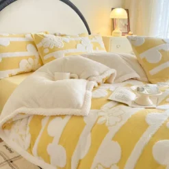 Winter Thickened Blanket Ultra-Soft and Warm Fleece Perfect for Cold Weather Cozy and Comfortable for Bed, Couch, or Lounge Ideal for Winter Home Decor