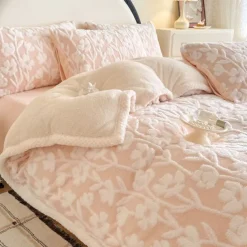 Winter Thickened Blanket Ultra-Soft and Warm Fleece Perfect for Cold Weather Cozy and Comfortable for Bed, Couch, or Lounge Ideal for Winter Home Decor