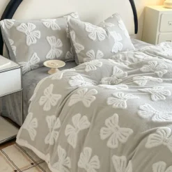 Winter Thickened Blanket Ultra-Soft and Warm Fleece Perfect for Cold Weather Cozy and Comfortable for Bed, Couch, or Lounge Ideal for Winter Home Decor